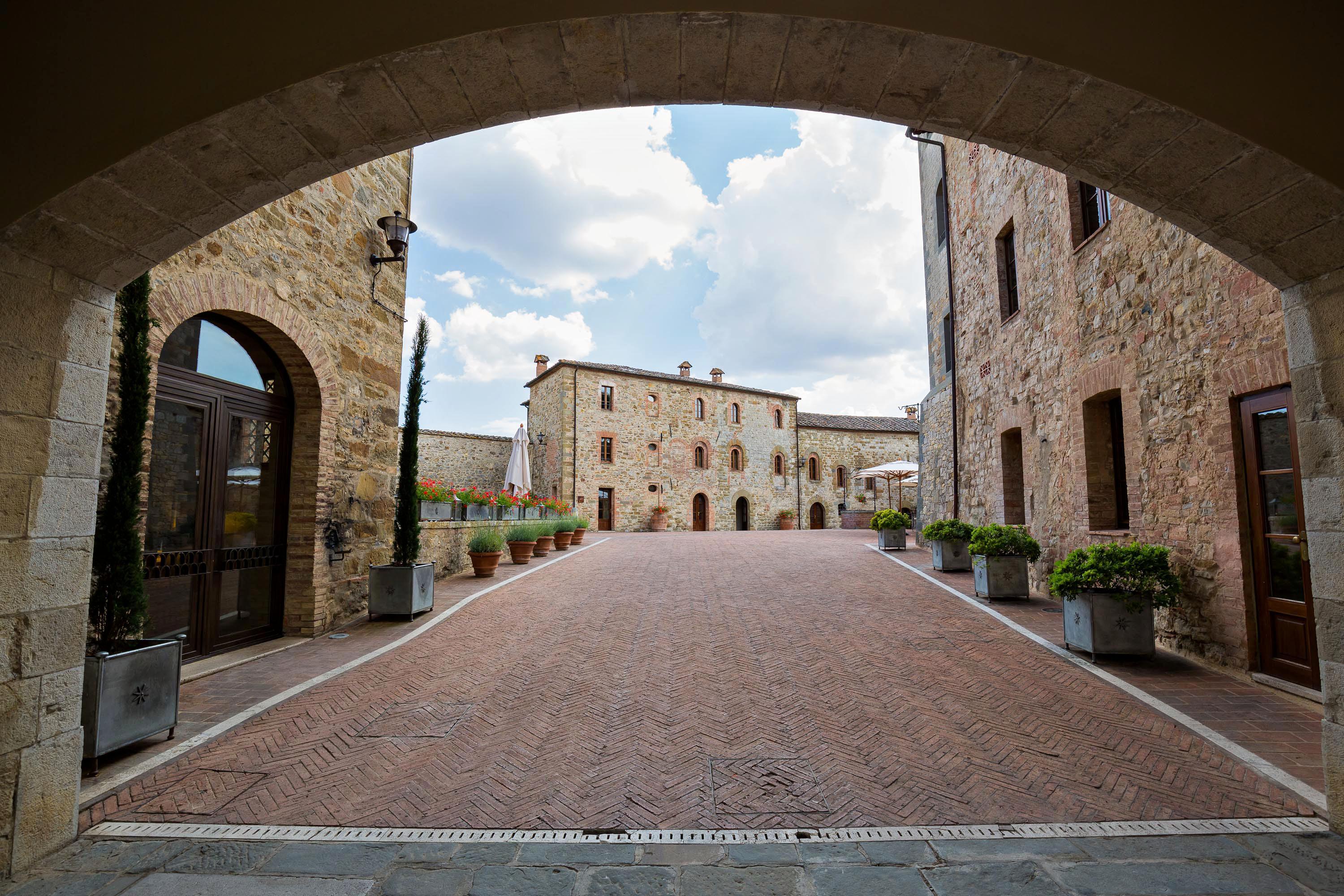 Castel Monastero - The Leading Hotels Of The World Castelnuovo Berardenga Exterior foto